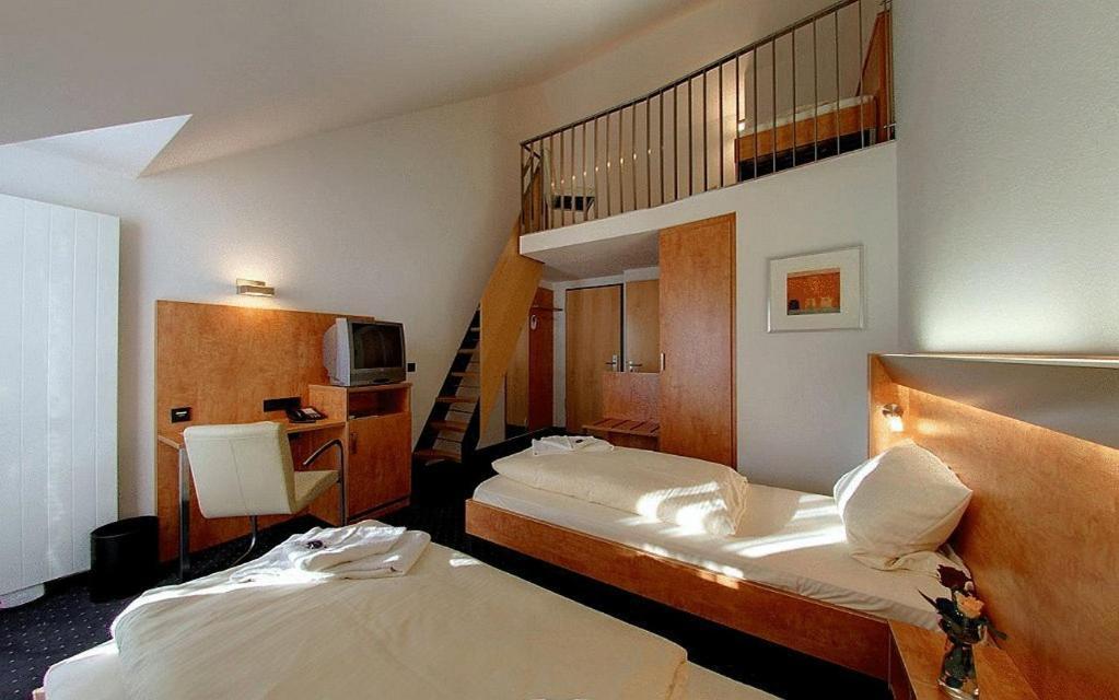 Hotel Gasthof Gross Бергкирхен Экстерьер фото